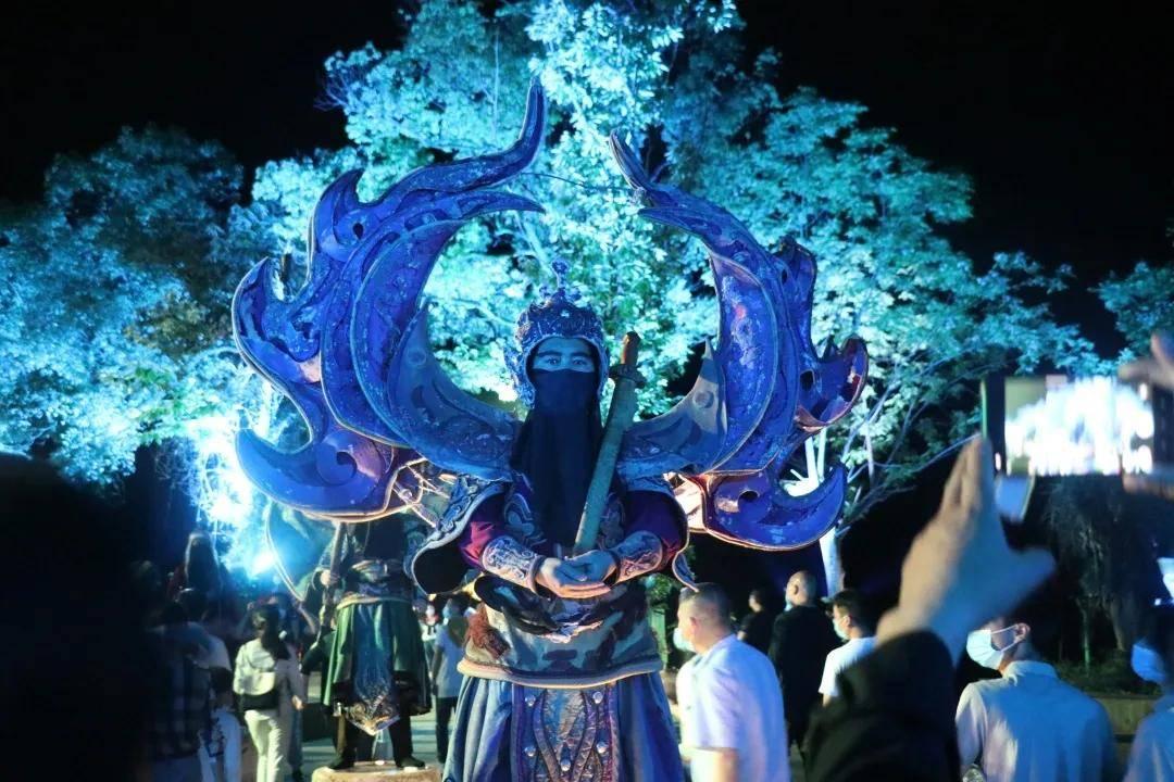 夏日时尚的爱丽